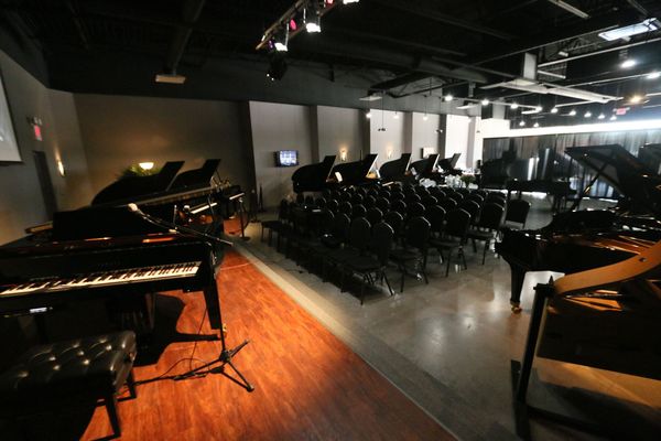 Metroplex Piano Keller stage
